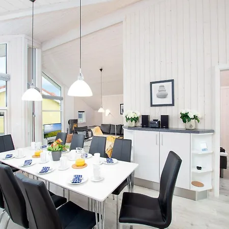 Einladendes Kuestenchalet Fuer 10 Personen بيت للعطل *