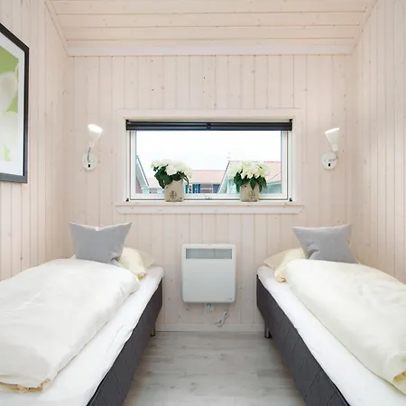 بيت للعطل Einladendes Kuestenchalet Fuer 10 Personen