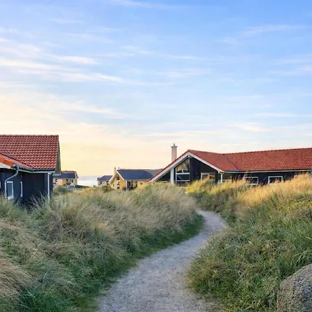 Einladendes Kuestenchalet Fuer 10 Personen بيت للعطل